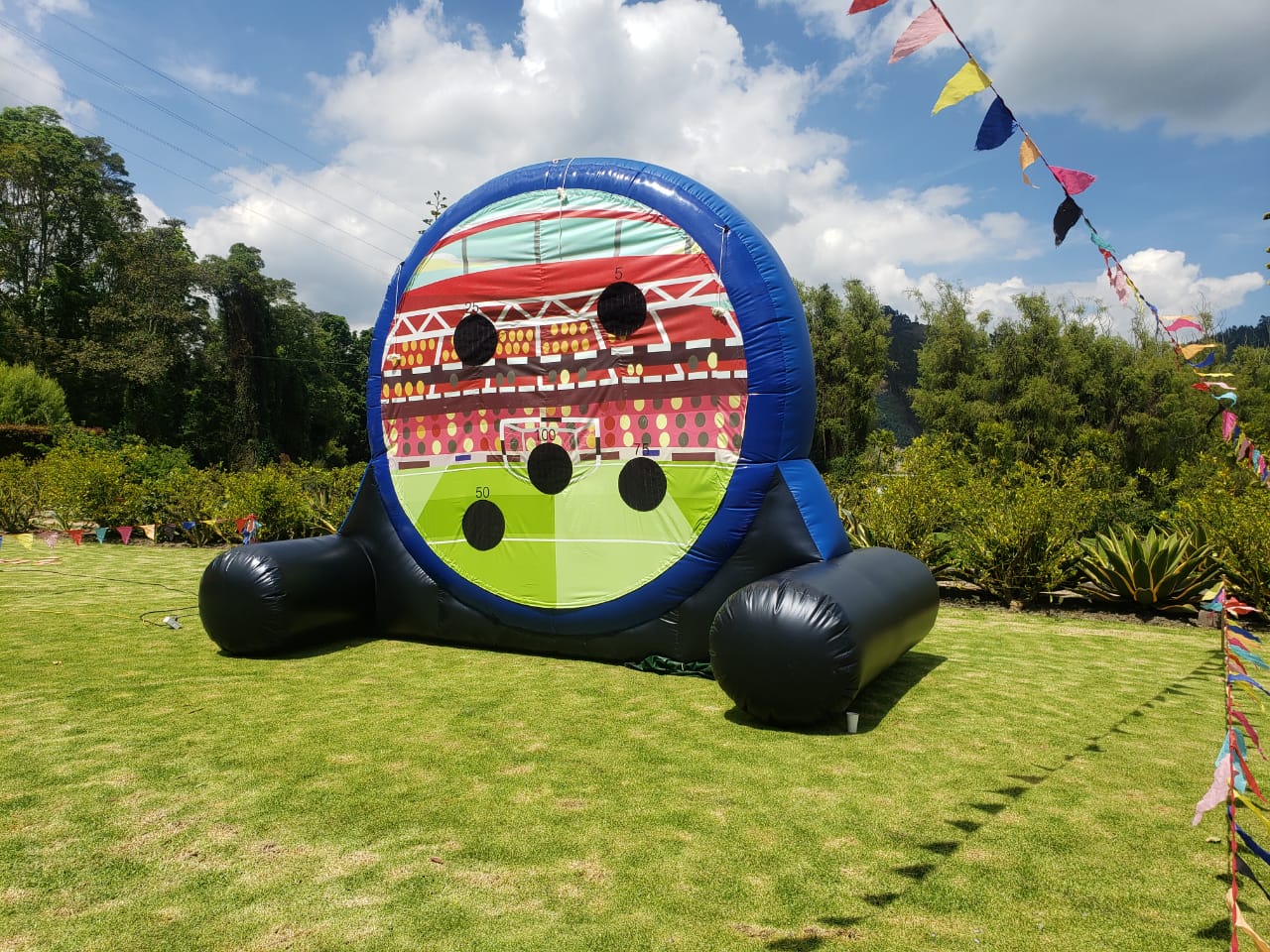 Tiro al blanco y Futbol Gigante